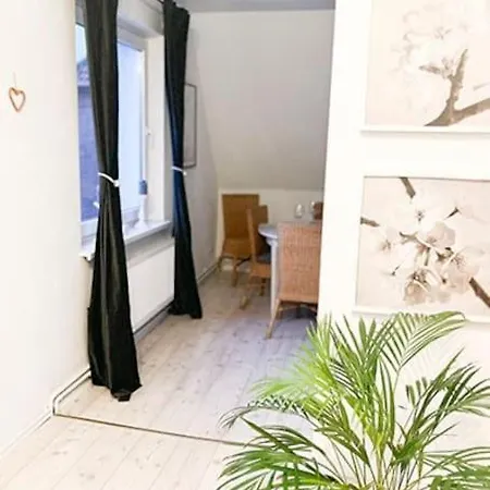 Modernes Mit Balkon Free Parking Netflix ツェレ